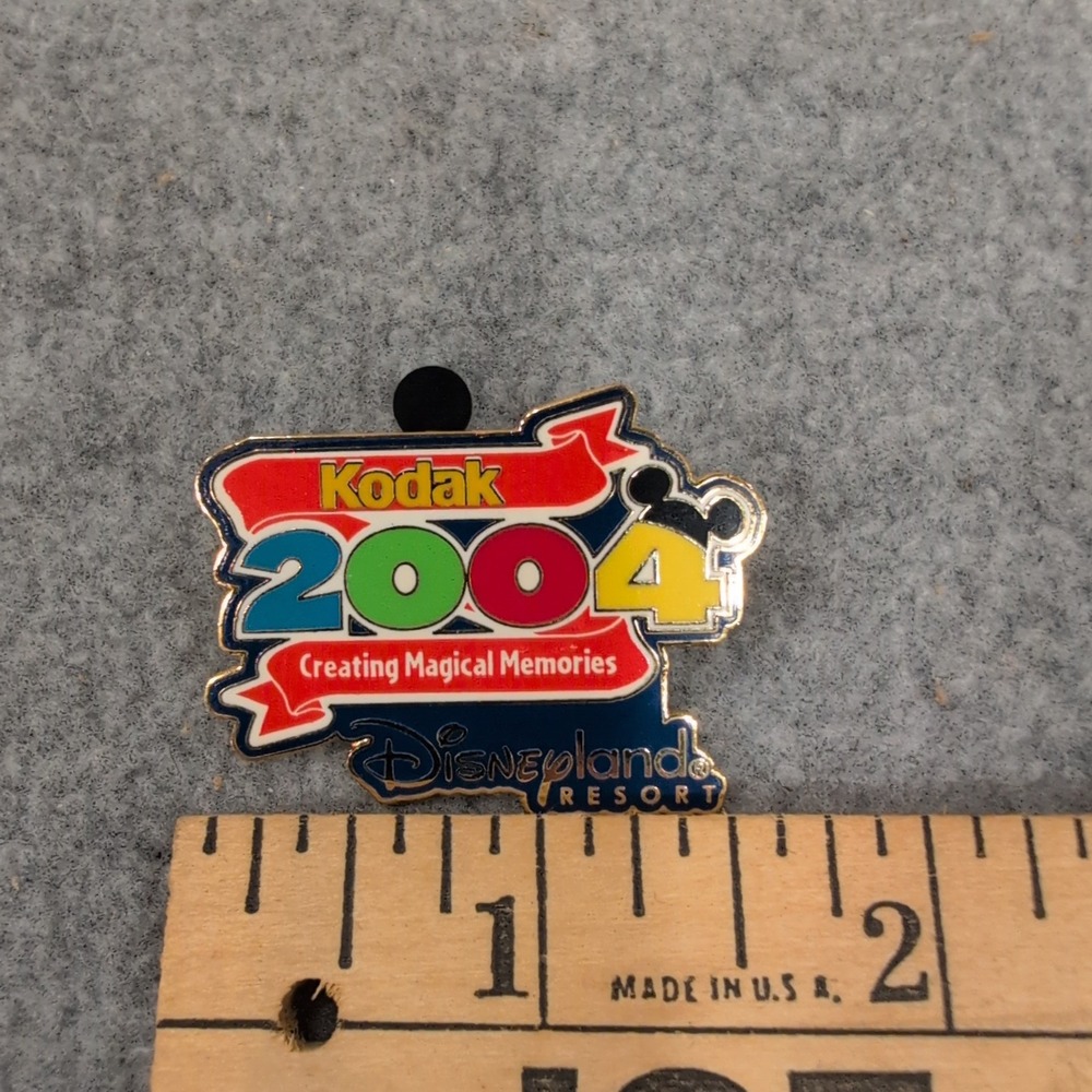 Disney Kodak 2004 Creating Magical Memories Disneyland Resort Pin Trading - Picture 2 of 4